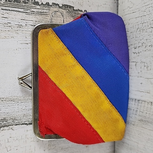 Vintage Hawaii rainbow stripe coin change purse kiss lock latch - Picture 2 of 13